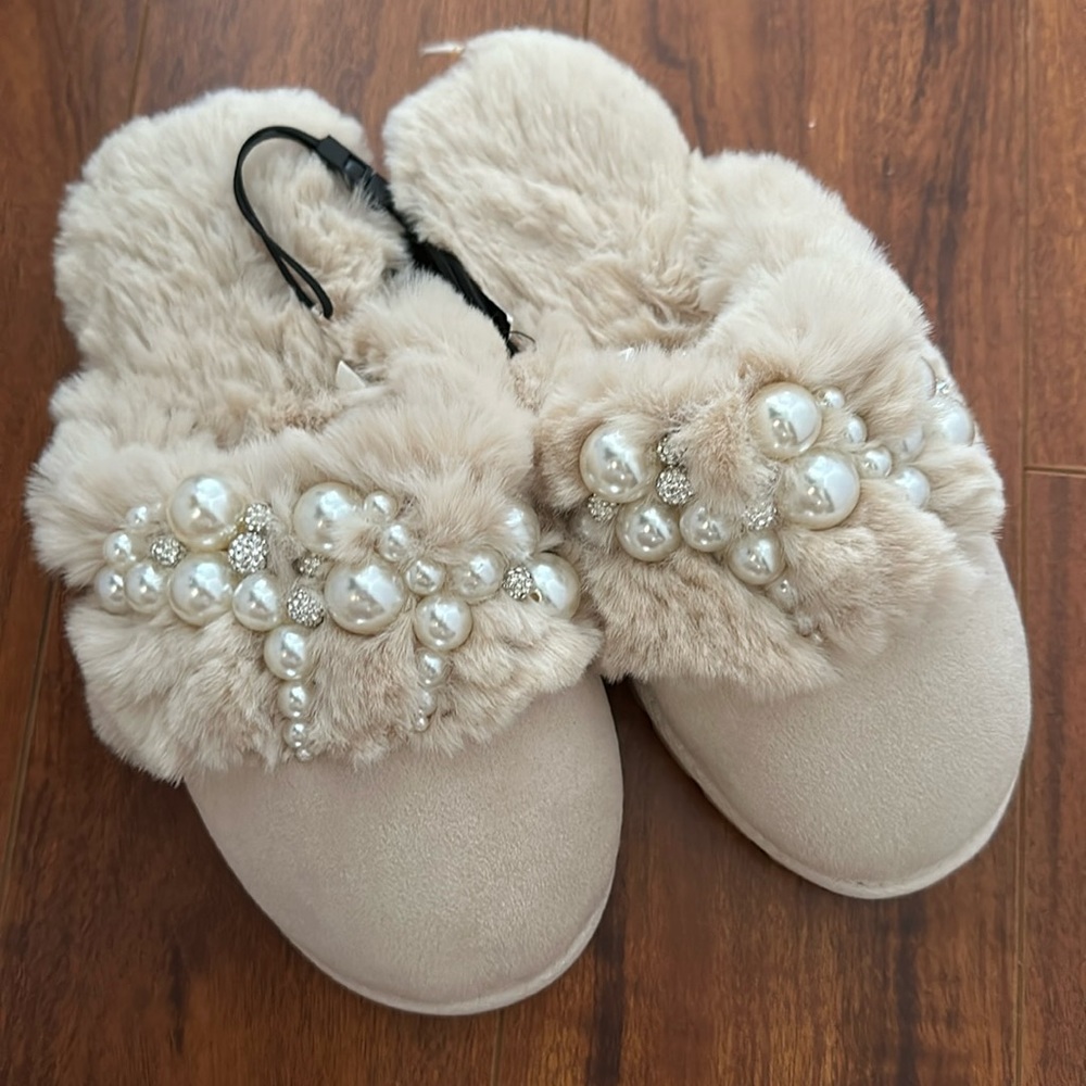 Express pearl fur slippers